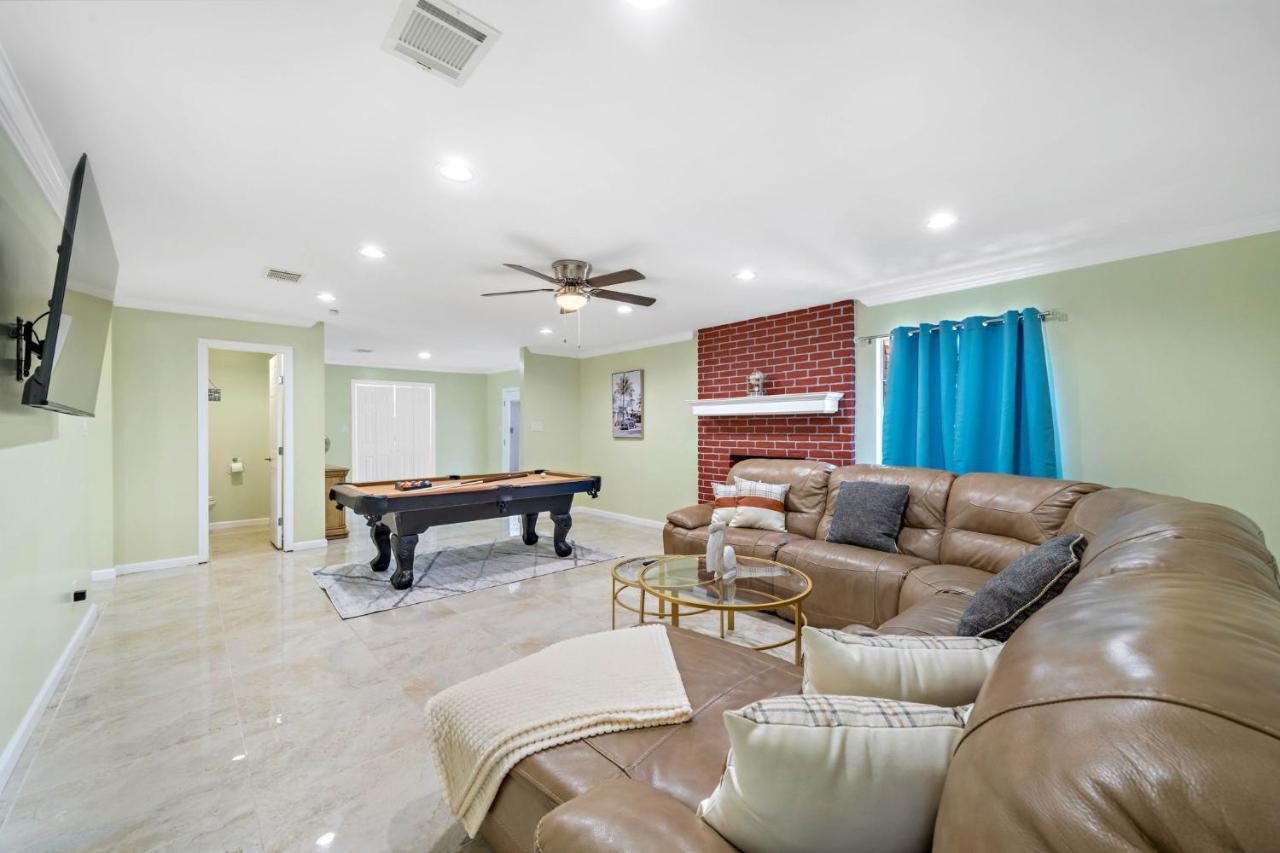 Pool Oasis Games Wifi Bbq Yard Sleep 16 Vila Houston Exterior foto