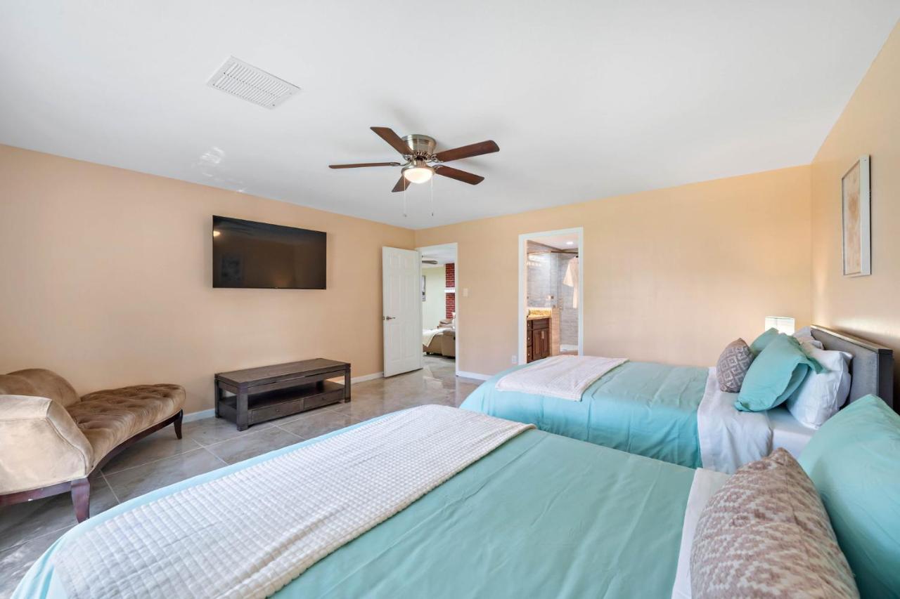 Pool Oasis Games Wifi Bbq Yard Sleep 16 Vila Houston Exterior foto