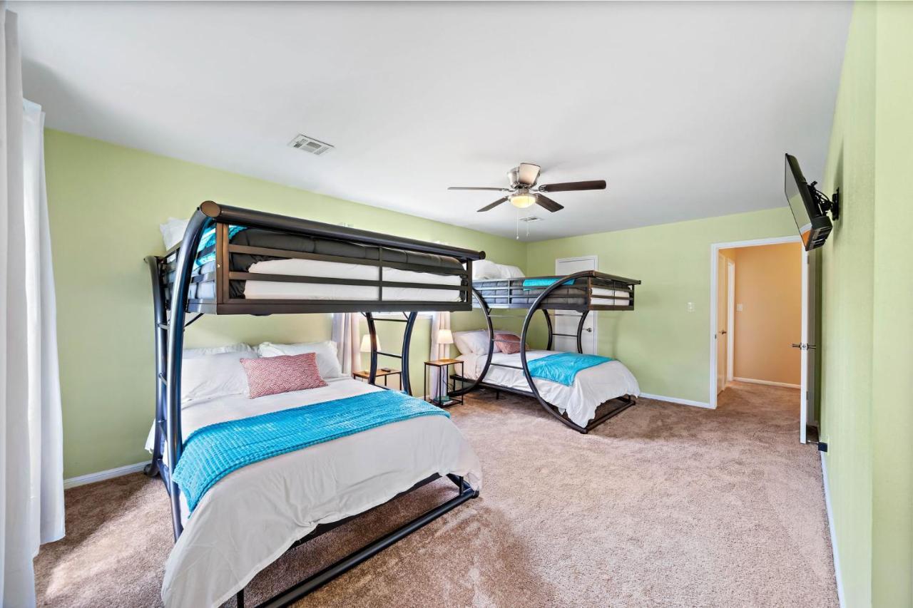 Pool Oasis Games Wifi Bbq Yard Sleep 16 Vila Houston Exterior foto